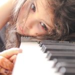 なぜあなたは悲しい音楽にはまるのか？