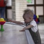 ラバーバンドイリュージョンの神経機構：予測的符号化の観点から